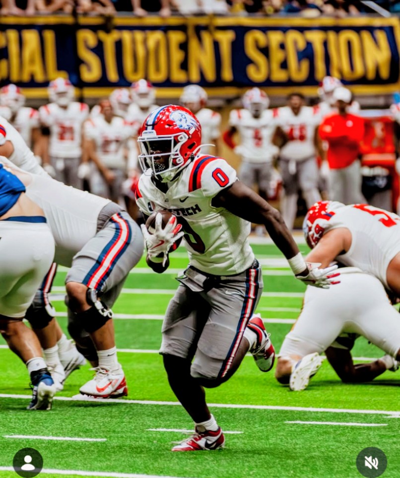 AChatman17's tweet photo. When God Given Talent meets Hard Work,Dedication &amp; a Genuine Willingness to Win,Gain Rushing/Receiving Y.A.C., First Downs, TD's/Points,Pass Protection/Blocking 💪🏾@AsaChatman13, we're proud of ALL of your Efforts‼️Keep allowing God to order your Steps👣God's Child ✝️God's Plan 🙏🏽 https://t.co/HO6w60rhnZ