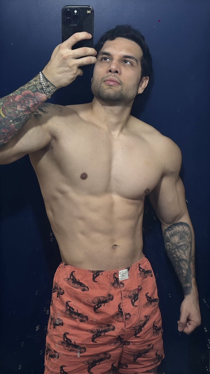 BottonMexa's tweet photo. Marlon Colmenarez mi amor 😍🥵😋🍆 https://t.co/P5q39wI7KF
