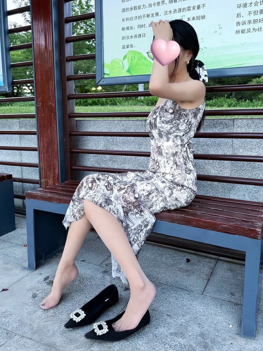 SASATB1325728's tweet photo. 找个单男，给老婆舔奶，有愿意的吗 https://t.co/SsZk8ODO9L