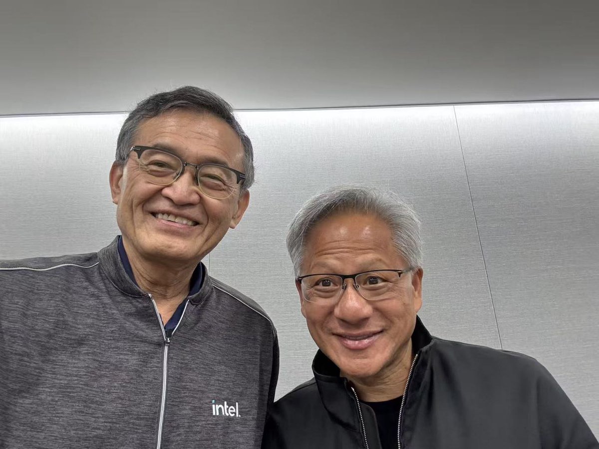 IntellectiaAI's tweet image. 🚨 NVIDIA &amp;amp; Intel team up to redefine AI PCs! 
Impacted: $NVDA (+3.49%) &amp;amp; $INTC (+22.77%)!  

Intel gets a GPU boost, NVIDIA sidesteps ARM risks. Synergy = big win for AI PC market share!  
[Full analysis👉 Try.intellectia.ai]

Action: Buy $INTC for breakout potential;…