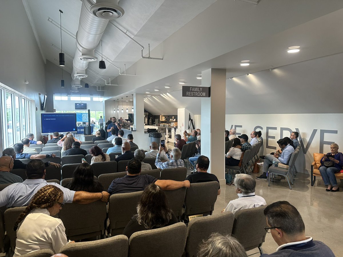 SendSouthFL's tweet photo. 🌴🔥 UNBELIEVABLE. UNFORGETTABLE. THE KINGDOM. 🔥🌴Send Network South Florida One Day was Spirit-filled from start to finish!
🎶 Worship
🗣️ Preaching
🌍 Breakouts in 4 languages
💥 The whole family for the whole mission! @FloridaBaptists @sendnetwork @SNEspanol https://t.co/moYIPNzjXc