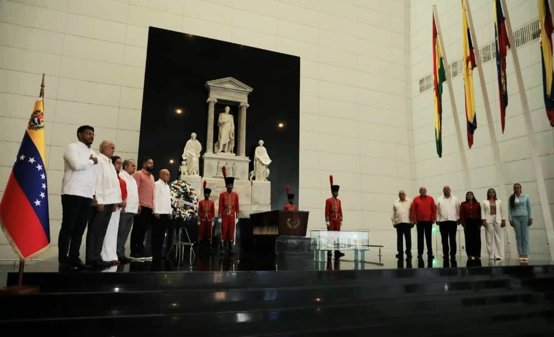 .<a href="/DrRobertoMOjeda/">Dr. Roberto Morales Ojeda</a> cumplimentó una fructífera jornada como parte de su vista de trabajo a #Venezuela. Durante este jueves intercambió con Diosdado Cabello, rindió homenaje al Comandante Hugo Rafael Chávez Frías y al libertador Simón Bolívar. #CubaConVenezuela