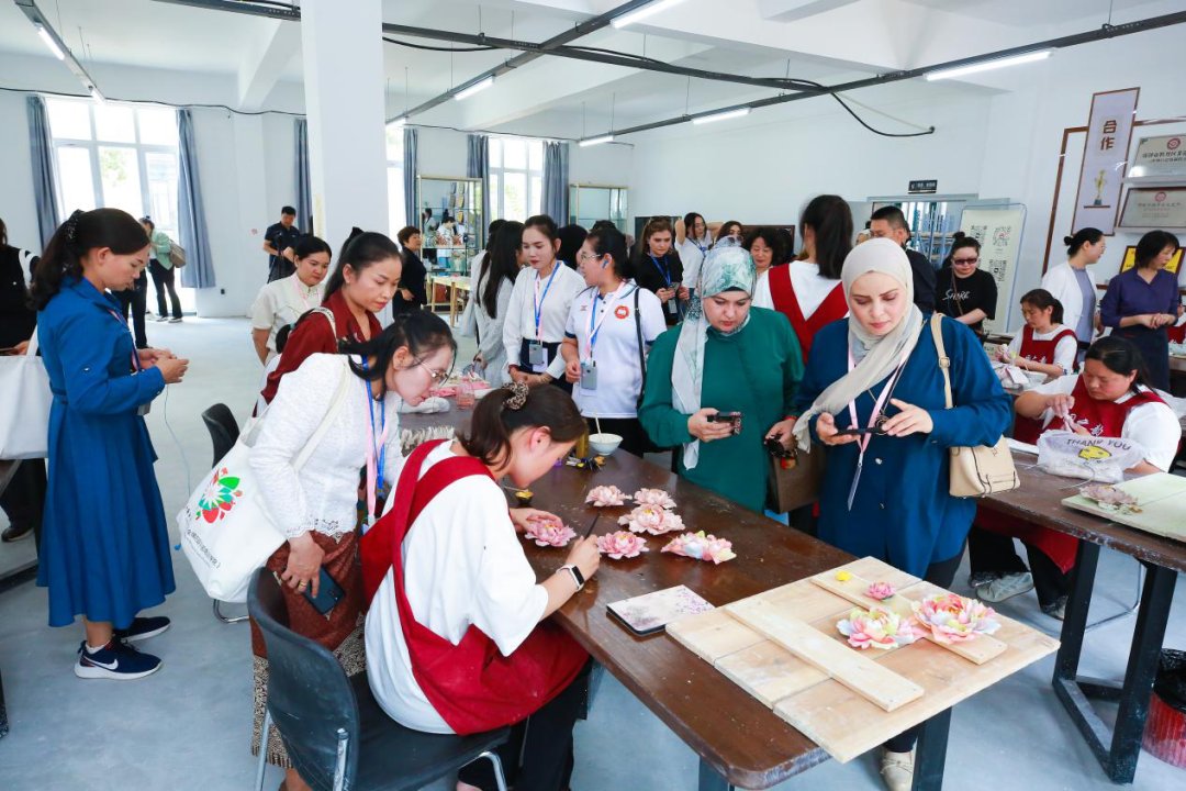 cidcaofficial's tweet photo. CIDCA &amp; BMZ co-hosted tripartite cooperative foreign assistance training programs featuring two seminars on empowering women in Asian nations and enhancing the new media skills of female officials from countries involved in the Belt and Road Initiative. https://t.co/oqzJw1NLh9