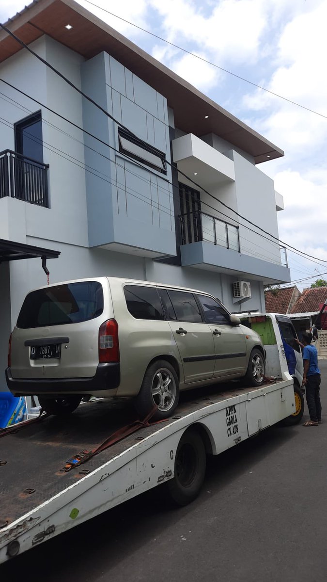 bynmft's tweet photo. Awal beli mobil ini pada tgl 11-3-2025
Saat itu liat dipostingan Fb (kegiatan bpk”) wkwk
Harga yang lumayan miring dari pasaran, 
Karna emg mobil ini kondisinya mati dan bodynya kurang menarik
Tanpa babibu , saya langsung nego-negoan aja via tlp , tanpa melihat langsung dilokasi https://t.co/u3GlK1y7kM