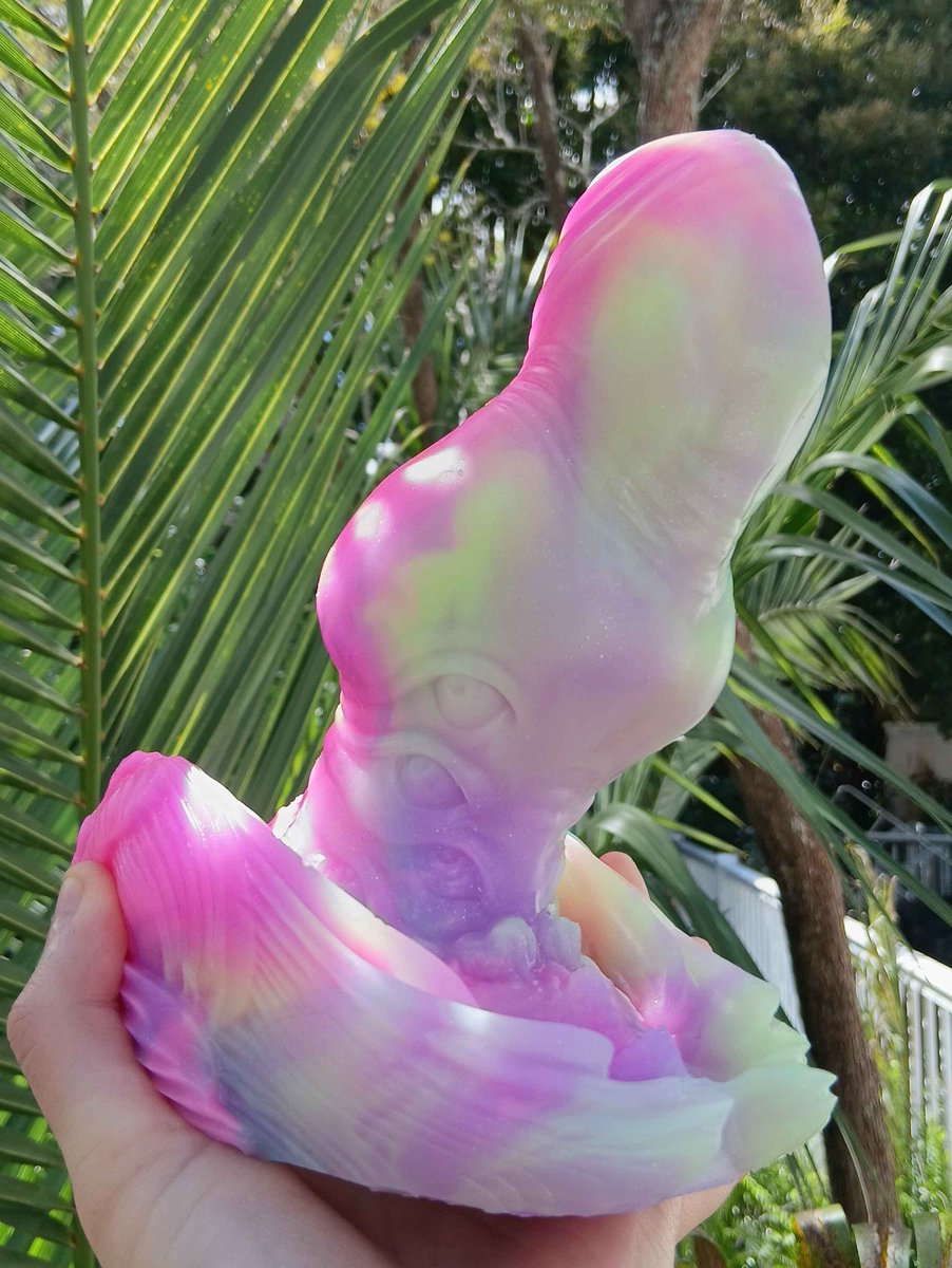 NZ weather finally behaved for 5 seconds and i managed to get a sun pic of this dreamy watcher i got from the awesome <a href="/xServilexx/">Curlyx</a>  Thank you so much for letting me own this gorgeous angel!! 🥰🫶🪽👁️🌈