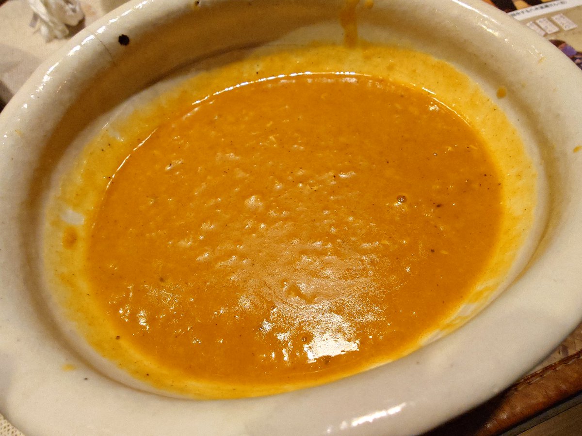 dainithinyorai's tweet image. ラストは奈良に戻りバスターミナルのSOUSUKEさんで柿の葉茶ベースのさっぱりだけどチーズとナッツが絶妙なかき氷を食べながら雨宿り。店員さんが雨が止む前に出ようとしたらわざわざ大丈夫ですかと声までかけてくださって、味も心遣いも大ファンになりました。
#SOSUKE
＃仲野太賀　
＃豊臣兄弟！