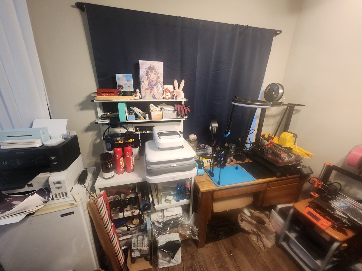 Got off work early today, so I finally cleaned up my workshop a bit~