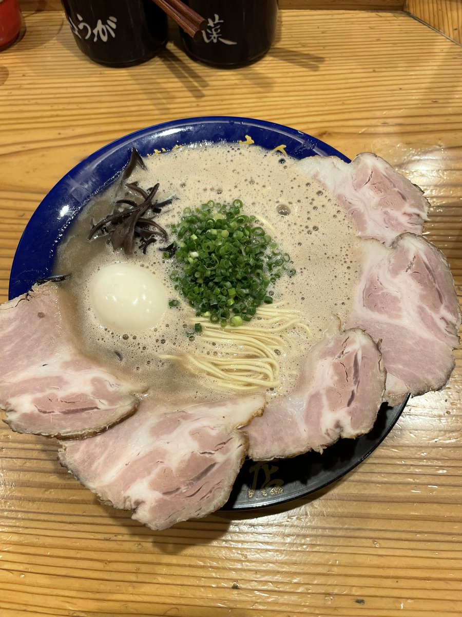 SoTableau19's tweet photo. 今週は実家に帰ってリモートしてるけど、う言うときに限って忙しかったりしてなかなか上手くいかない…😭ただ、飯はうまい！ https://t.co/HiwpsHZCKP