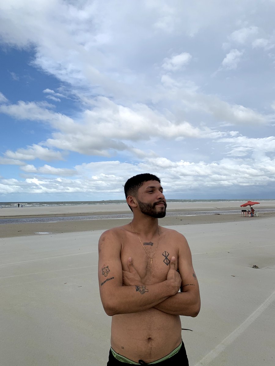 tacacaio1's tweet photo. High By the BITCH.. https://t.co/cBtRhc8YfE