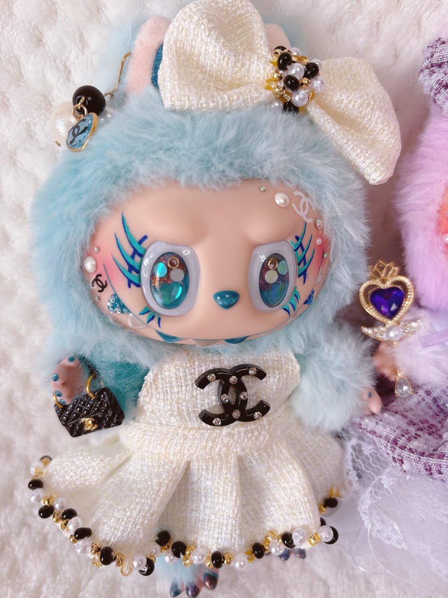 erinanails's tweet image. お客様のラブブちゃん

衣装も持ち込みして下さったのを

ビーズやチュチュ
リボンもカスタム

お顔はカラコン
まつげ、ネイル

デコレーション♡

#ラブブデコ#ラブブ#ラブブカスタム#labubu