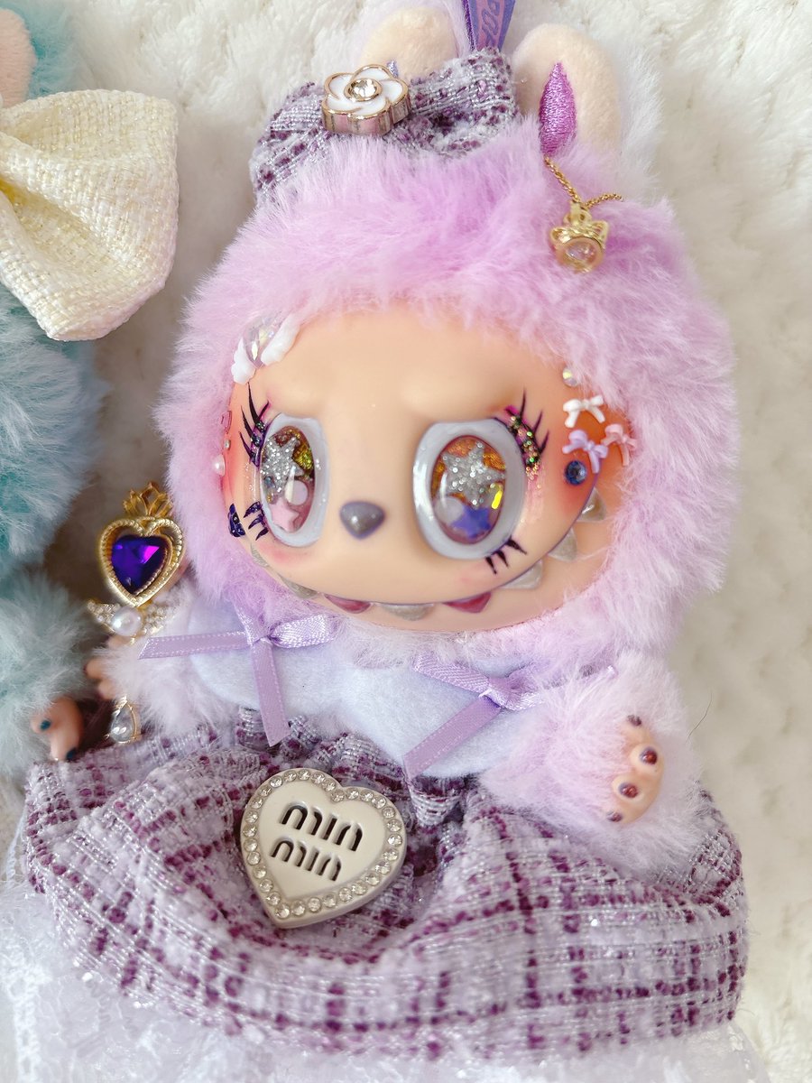 erinanails's tweet image. お客様のラブブちゃん

衣装も持ち込みして下さったのを

ビーズやチュチュ
リボンもカスタム

お顔はカラコン
まつげ、ネイル

デコレーション♡

#ラブブデコ#ラブブ#ラブブカスタム#labubu