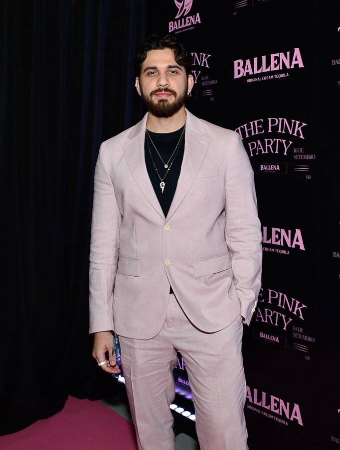 quandoapagaaluz's tweet photo. meu deus, que homem gostoso #casacomigo https://t.co/kg0NyQ3CTt