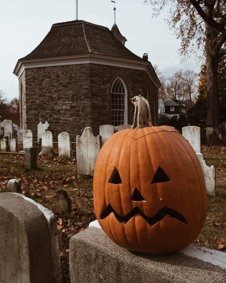 This jack-o’-lantern guards the haunted graveyard, its eerie grin among the tombstones signaling Halloween’s spooky presence!  #SpookyPumpkin #HorrorNight