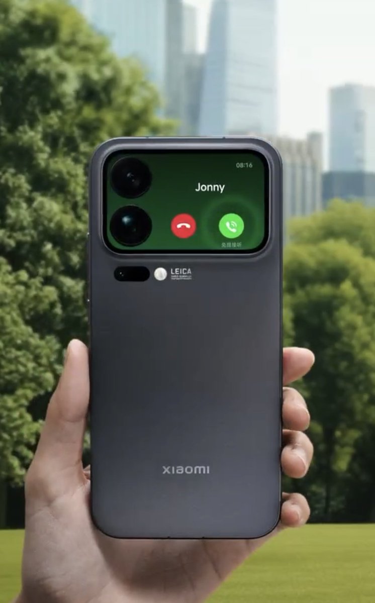 That_Kartikey's tweet image. Xiaomi 17 Pro Max:
From the Rear secondary screen you can make phone calls, check your vehicle status, and of course the ace of all, you can use it as viewfinder to click pictures from high quality rear cameras 🤳