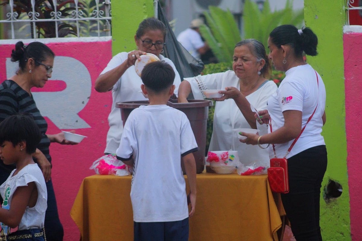 🍲 | Niños, Jóvenes Y Adultos degustaron la Riquísima Masa de Cazuela esta tarde, una actividad que promueve el compartir y la gastronomía tradicional de Nuestros Pueblos en este mes lleno de Alegria y Amor a la Patria. #Nicaragua