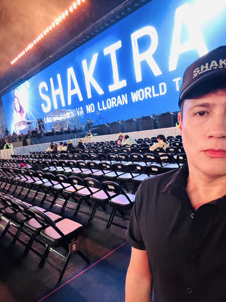 hoy nos despedimos de esta era de <a href="/shakira/">Shakira</a> ahora si, el último y nos vamos #LMYNLWorldTour #LMYNLWorldTourCDMX