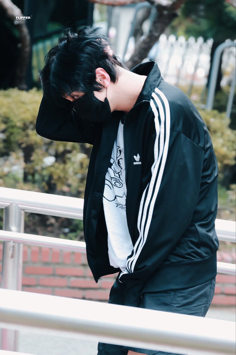 FLIPPED_HaeChan's tweet photo. 250919 뮤뱅 출근

#해찬  #HAECHAN  #NCTDREAM #NCT127 https://t.co/eIBV63Yso3