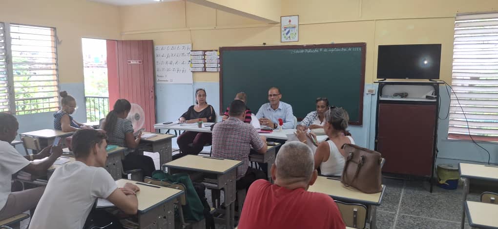 alexeiscc's tweet photo. Hoy en #PlazaDeLaRevolución nos acompañó la Viceministra Primera del #MinisterioDeFinanzasYPrecios, realizamos análisis importantes a tener en cuenta en el Anteproyecto del Presupuesto 2026. @RolandoLopj  @gobhabana @Roilancu1  @LilianaDazCamp1 #ConPlazaEnElCorazón https://t.co/nY2hMUUBeo