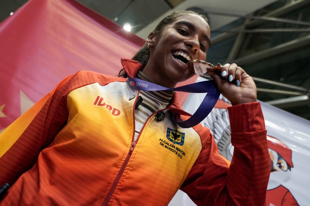 danielgarciacg's tweet photo. Hoy recibimos con orgullo a Natalia Linares, medallista de bronce en salto largo en el Mundial de Atletismo de Tokio.
Con solo 22 años ya está en el top 8 del mundo. Su talento le asegura participación en los principales eventos internacionales.
¡Bienvenida, campeona, orgullo del #EquipoBogotá!