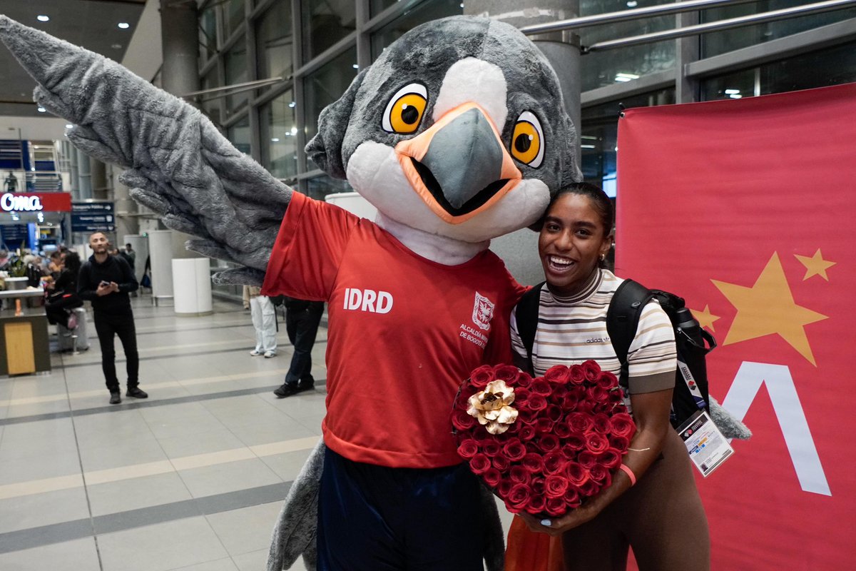 danielgarciacg's tweet photo. Hoy recibimos con orgullo a Natalia Linares, medallista de bronce en salto largo en el Mundial de Atletismo de Tokio.
Con solo 22 años ya está en el top 8 del mundo. Su talento le asegura participación en los principales eventos internacionales.
¡Bienvenida, campeona, orgullo del #EquipoBogotá!