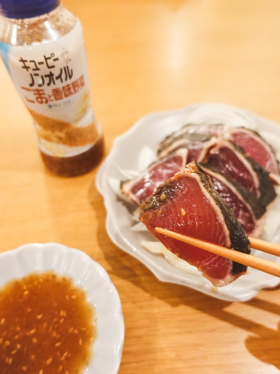 脂が乗った旬のカツオのたたきは、ノンオイルドレッシングごまと香味野菜で🐟
さっぱり食べられておすすめです👍