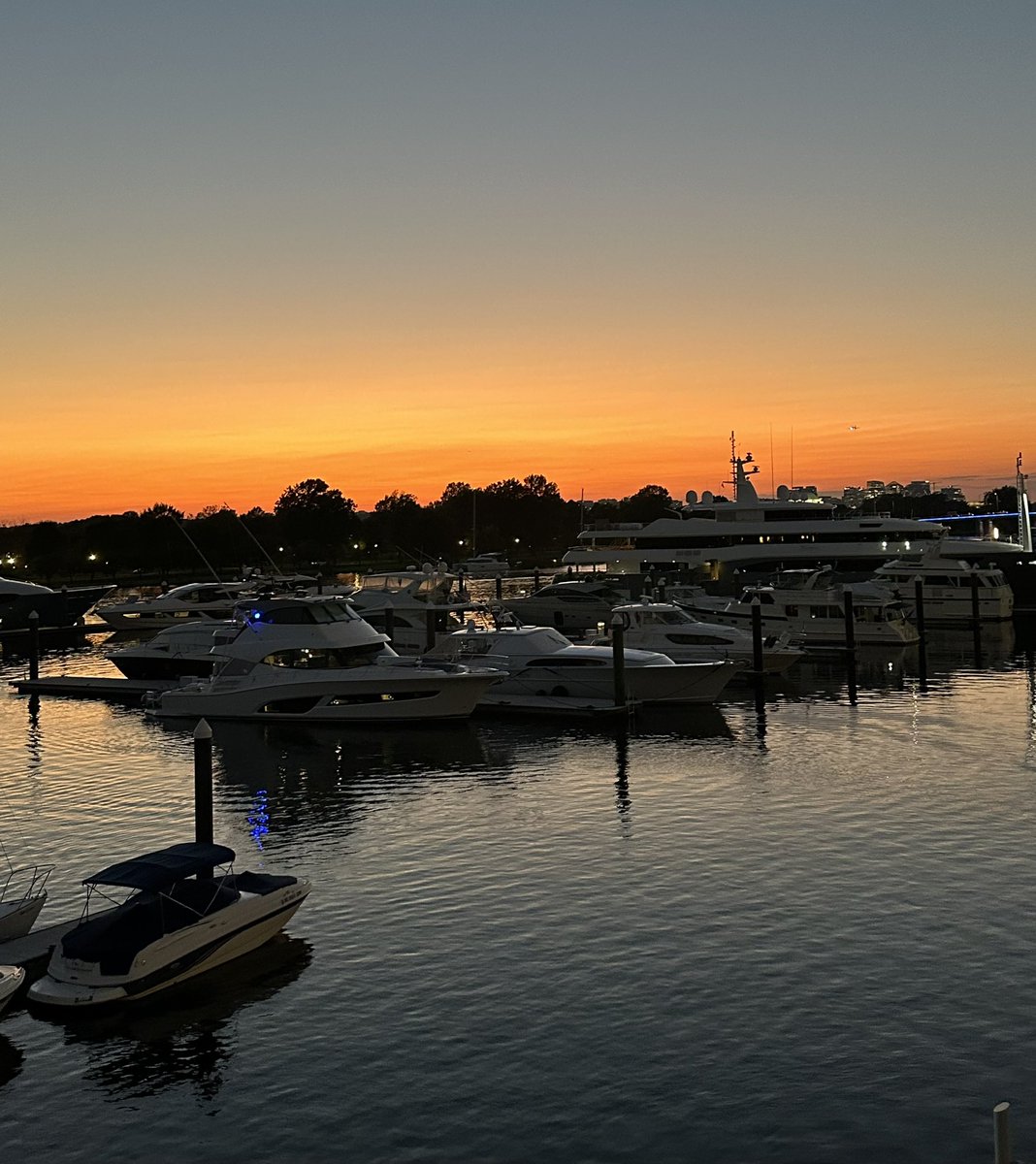 suziday123's tweet photo. Beautiful DC Welcome 🌅 https://t.co/WqpHWdk8XJ