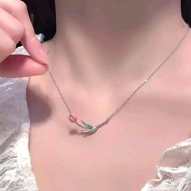 i3Moment's tweet image. Tulip necklace 🌷