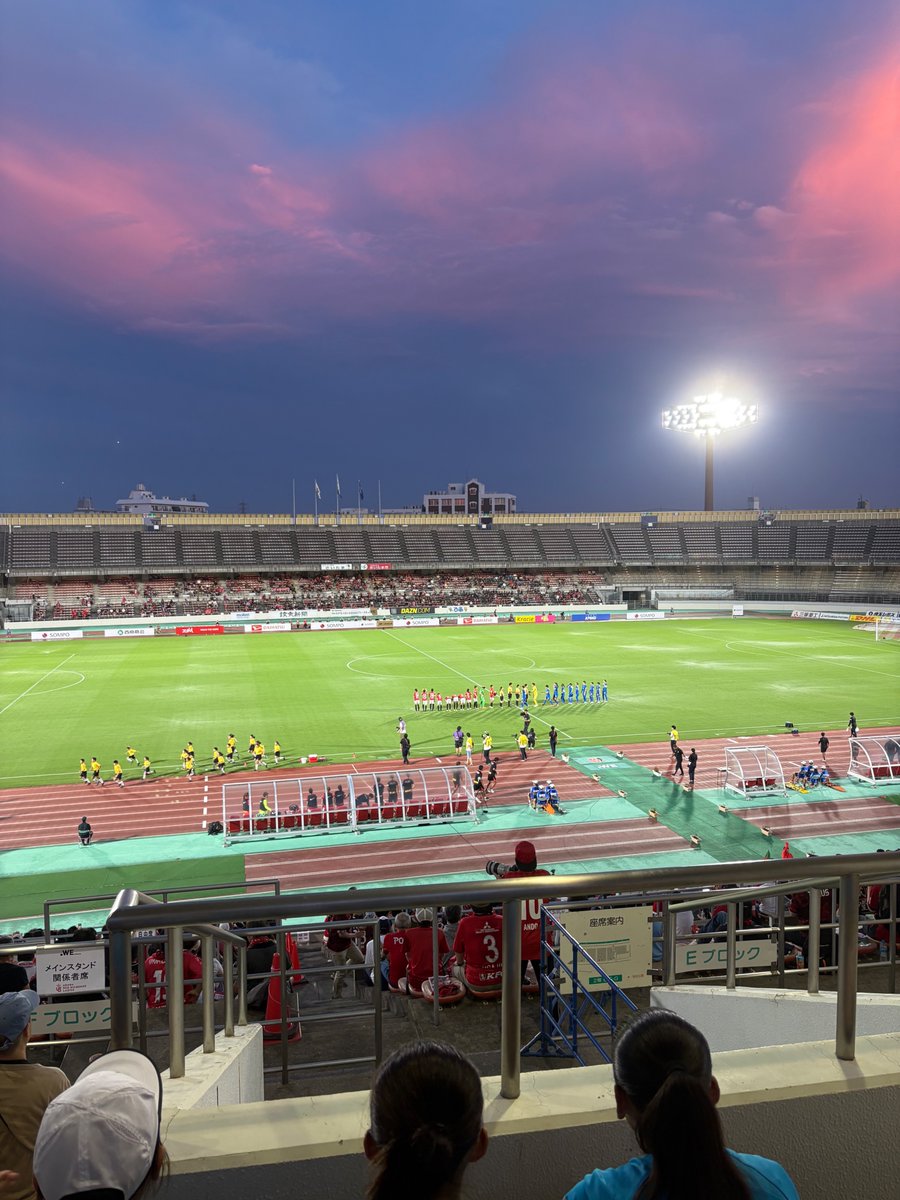 浦和レッズレディースユース⚽️ 練習に参加させて頂き、ありがとうございました
Thank you Urawa Reds Ladies for letting me train with the team during my stay in Japan, it was an amazing experience ⚽️❤️