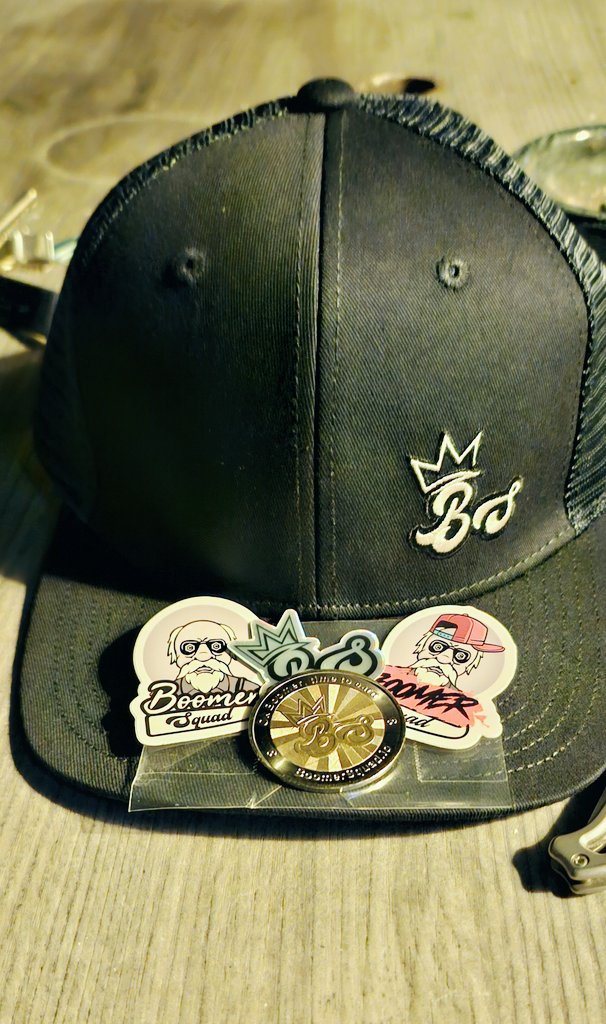 I  #puush'd some buttons a cpl weeks ago and earned a free hat. Package came today. I also found this sweet <a href="/BoomerSquadNFT1/">BoomerSquad & PUUSH</a> Pog Slammah and some really decent stickers. First time I've felt the opposite of RUGGED in crypto. Shout out <a href="/ElderKarl68/">ElderKarl</a>  for the merch🫡  #CRO #crofam