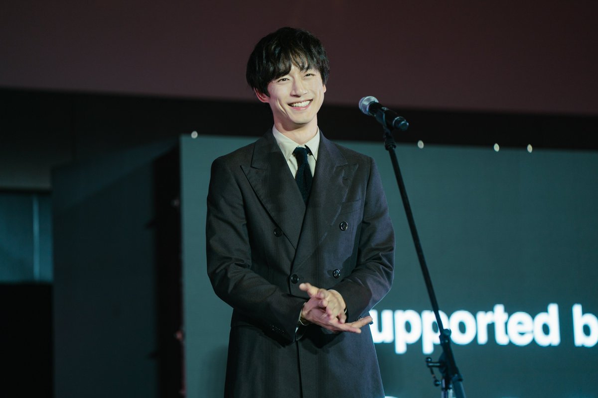 modelpress's tweet image. 坂口健太郎、流暢な韓国語で歓声浴びる👏
渡辺謙らと「釜山国際映画祭」登壇

🔻写真・記事詳細はこちら
mdpr.jp/cinema/4647461

#盤上の向日葵 @kentaro_s_711 @banjyo_movie