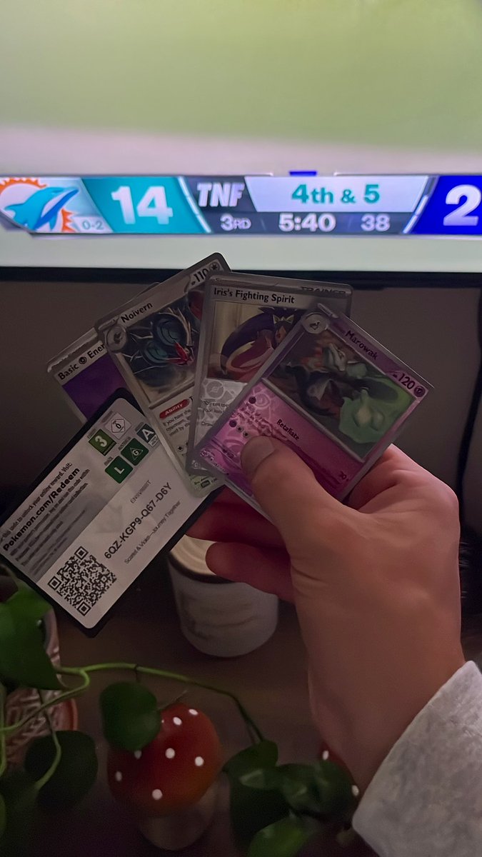 PoDoesPokemon's tweet image. Thursday Night football pack! Surprisingly good game, unsurprisingly no hit.. 😂 #JourneyTogether pack #2! #CodeCard #Pokemon #PokemonTCG