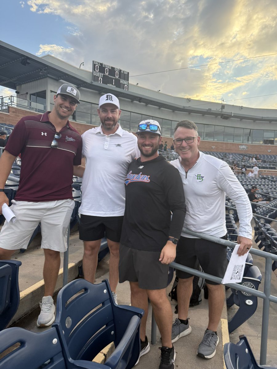 Thanks to these awesome coaches for their help in the first (of many) high-academic recruiting talks at the <a href="/AZFallClassic/">AZ Fall Classic</a> .  
<a href="/dburke41/">Devin Burke</a> <a href="/mrubayo25/">Matt Rubayo</a> <a href="/jstaub8/">Jason Staub</a>