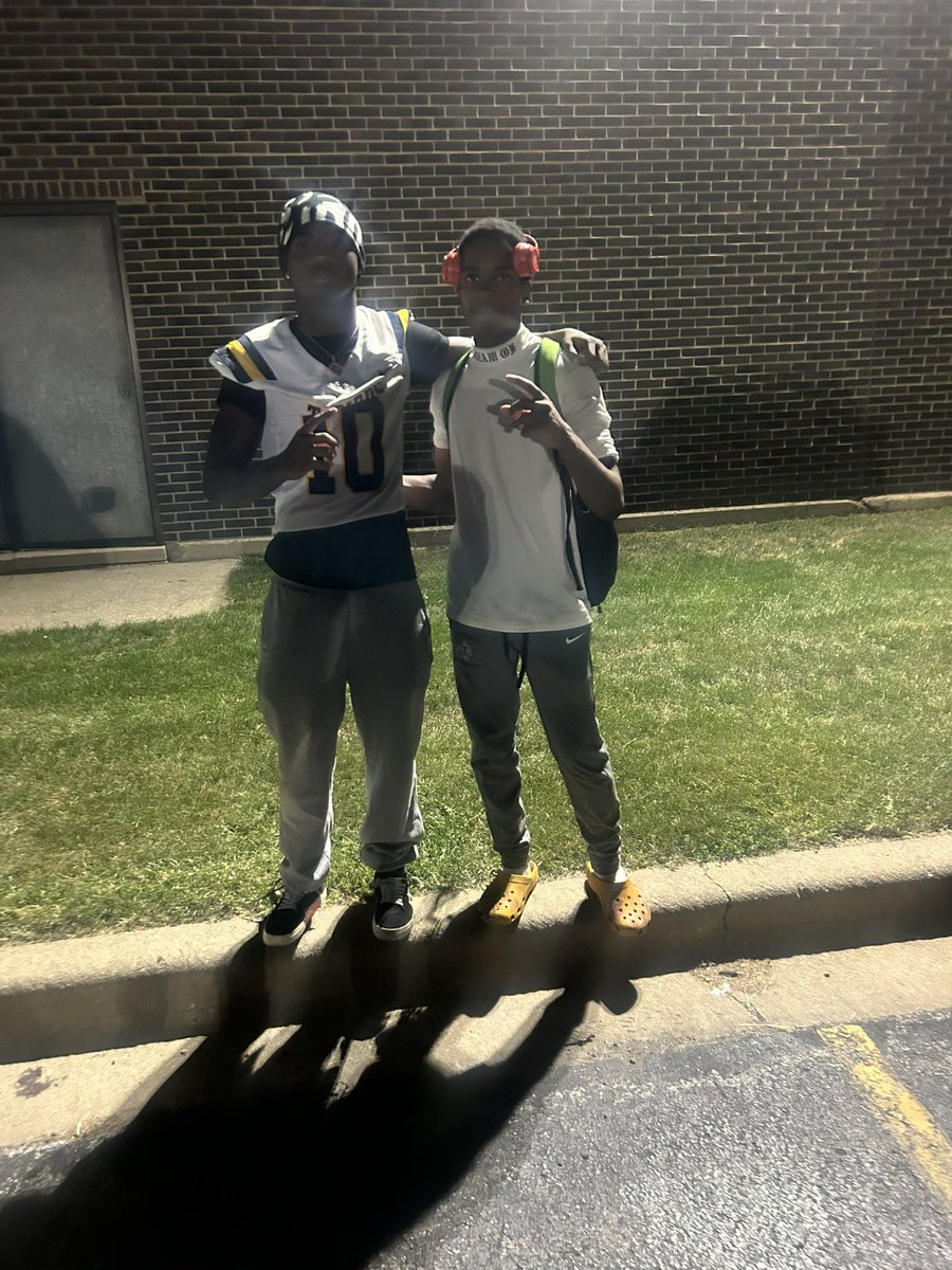 GrissettKobe14's tweet photo. #4 and #10 @AlijahLewis3 https://t.co/ZBHXxeVdJQ