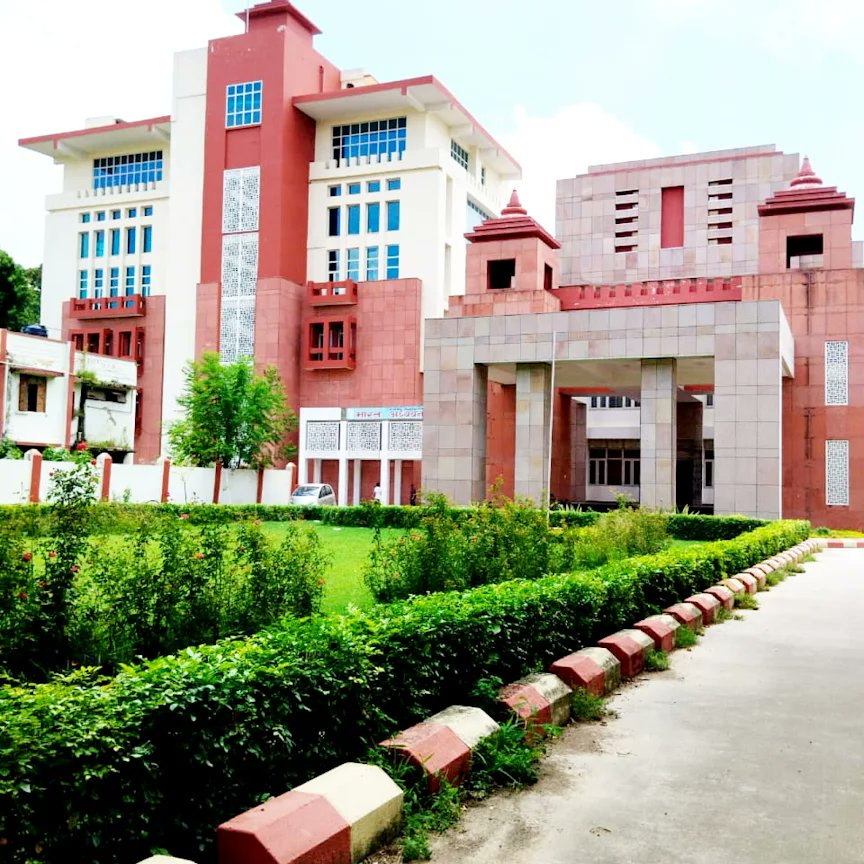 साथियों, काशी हिन्दू विश्वविद्यालय (BHU) के भारत अध्ययन केन्द्र द्वारा दि. 30/9/25 को मुझे "श्रीमदभागवत पुराण में पुरुषार्थ-चतुष्टय" विषय पर व्याख्यान देने हेतु आमंत्रित किया गया है | महामना की बगिया में व्याख्यान देना मेरे लिए गौरव का क्षण होगा......💐🙏