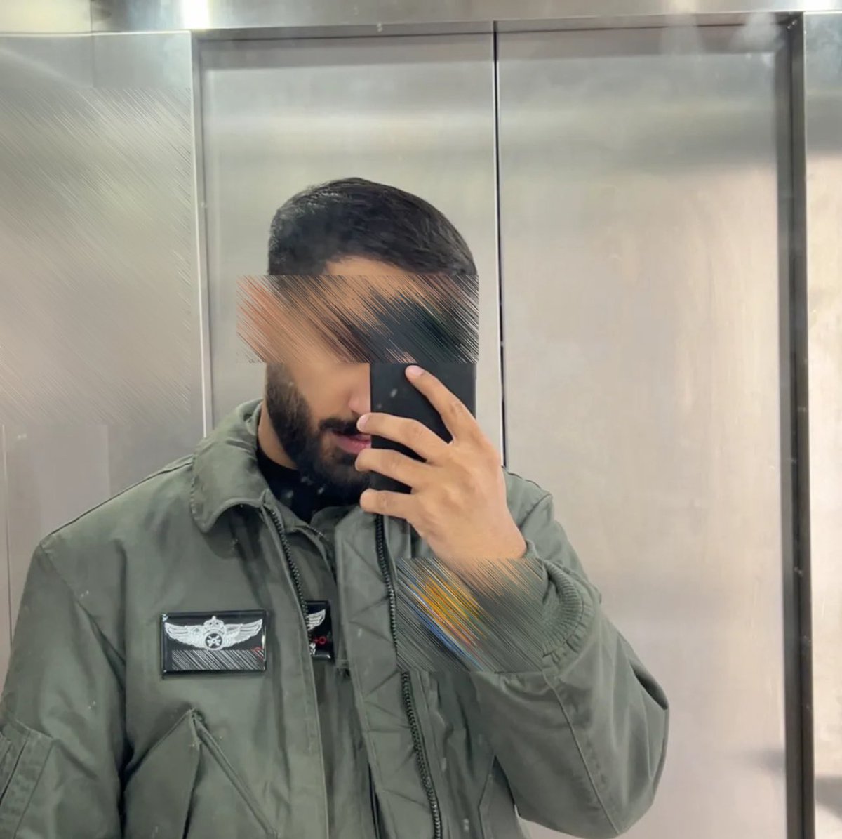 في المستواى يا بنت حنا بعيدين
 ولاني شايف للتطابق موارري 
أنتي صباحك صباح الجامعيين
وانا صباحي يبدا بهبوط اضطراري .
