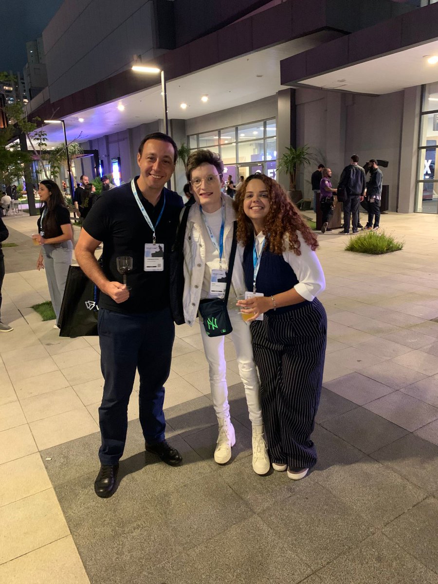 Apenas eu e a porra do Penegui, um dos maiores hackers do Brasil, bicho é brabo demais