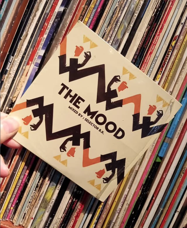 ★今夜のBAR SHIVAです♪
9.19(fri)「The Mood」
★DJ : SELECTOR B.K. 
選曲 : ALL MIX
■OPEN : 20:00■CHARGE : ¥550(乾き物付き)
ヴィンテージライクな空間にSELECTOR B.K.が
奏でる音色が響きます!!美酒と音楽が交わる
大人のためのムーディーな一夜〜
金曜日の夜を楽しみましょう♪