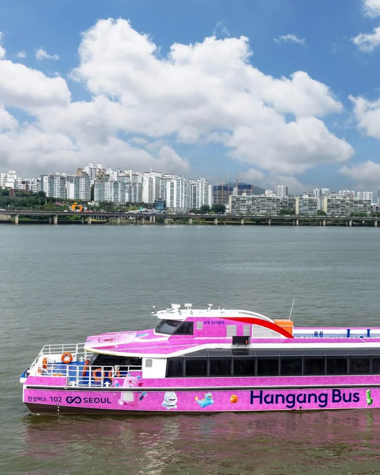 20년전 취항한 도쿄 수상버스와
오세훈이 210억 주고 제작한 한강수상버스