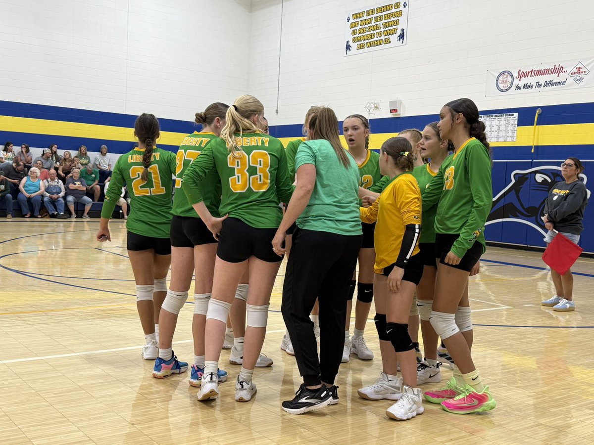 Pratt_LibertyAD's tweet photo. Lady Greenbacks had a tough night at Reno Valley tonight, dropping three out of four matches .  The 7th grade B team is the only team to win tonight.  GG!! https://t.co/KgDA820tMh
