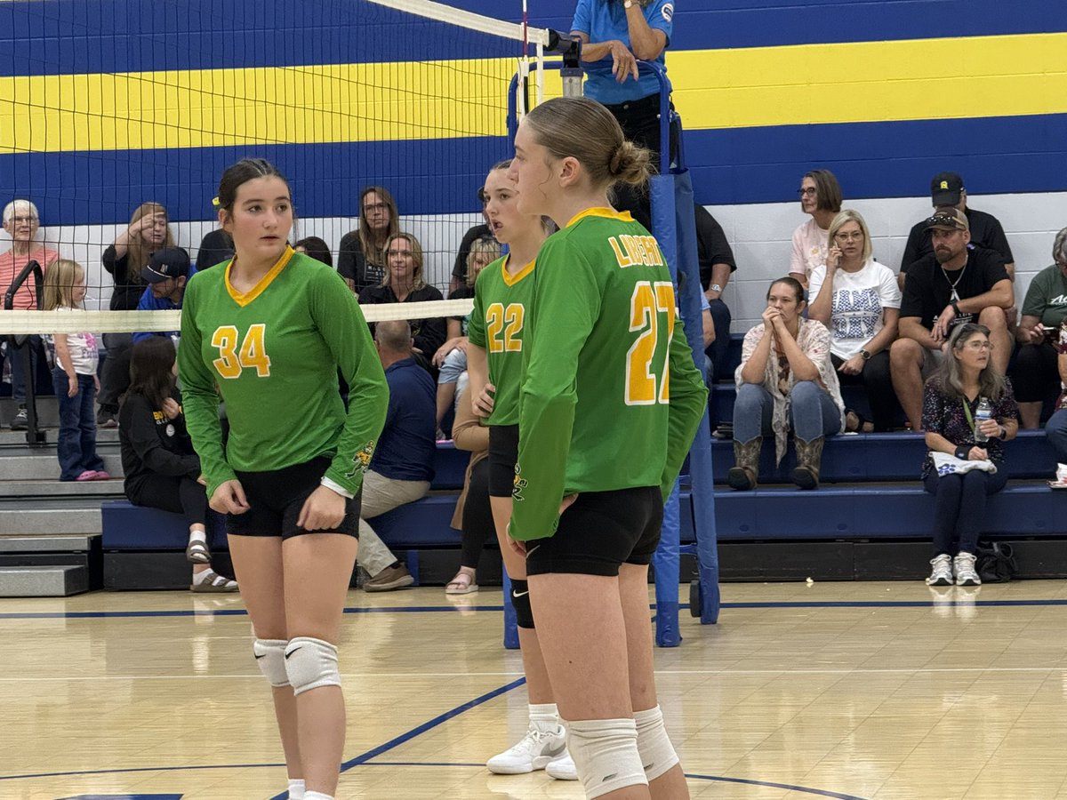 Pratt_LibertyAD's tweet photo. Lady Greenbacks had a tough night at Reno Valley tonight, dropping three out of four matches .  The 7th grade B team is the only team to win tonight.  GG!! https://t.co/KgDA820tMh