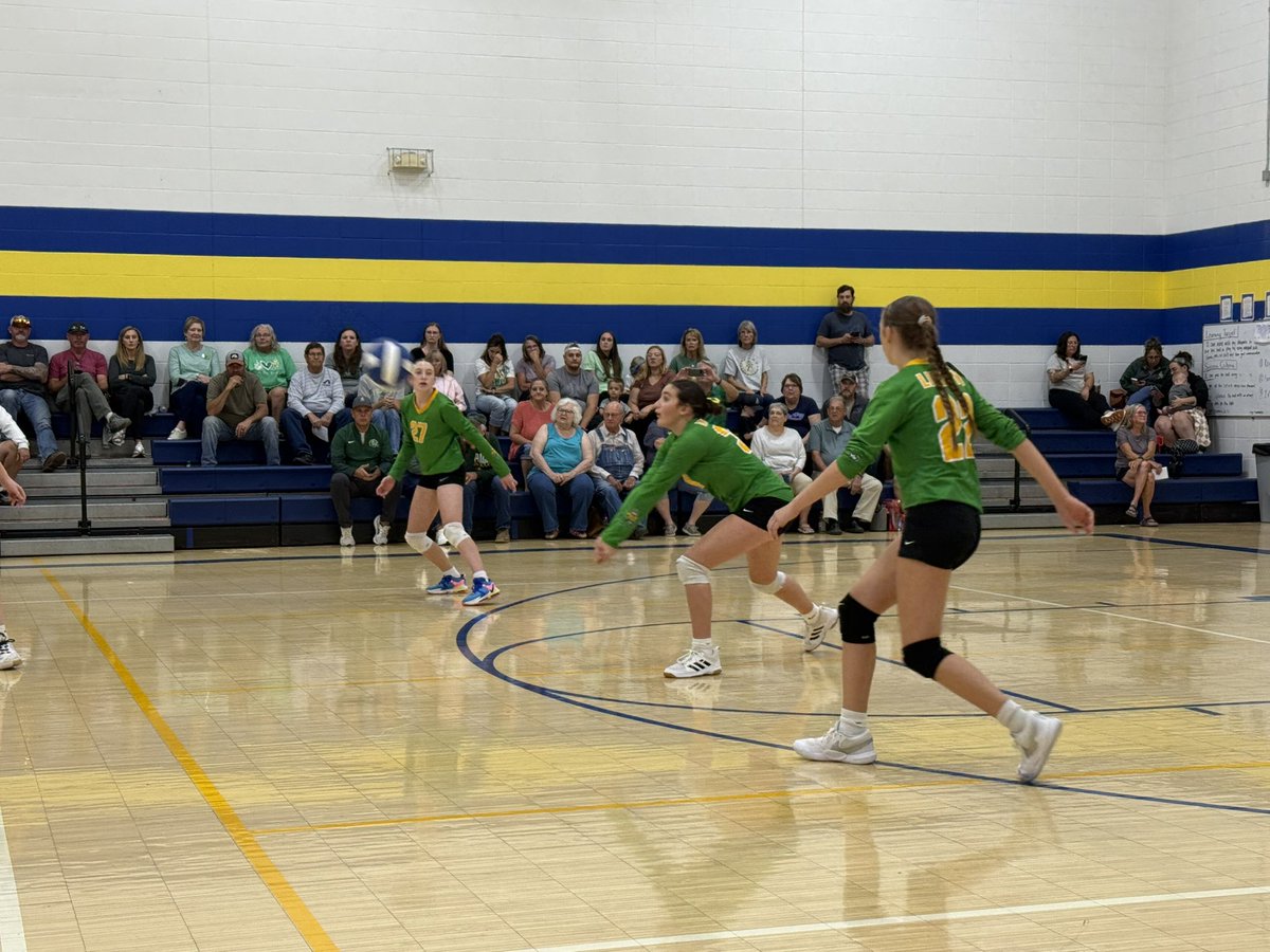Pratt_LibertyAD's tweet photo. Lady Greenbacks had a tough night at Reno Valley tonight, dropping three out of four matches .  The 7th grade B team is the only team to win tonight.  GG!! https://t.co/KgDA820tMh