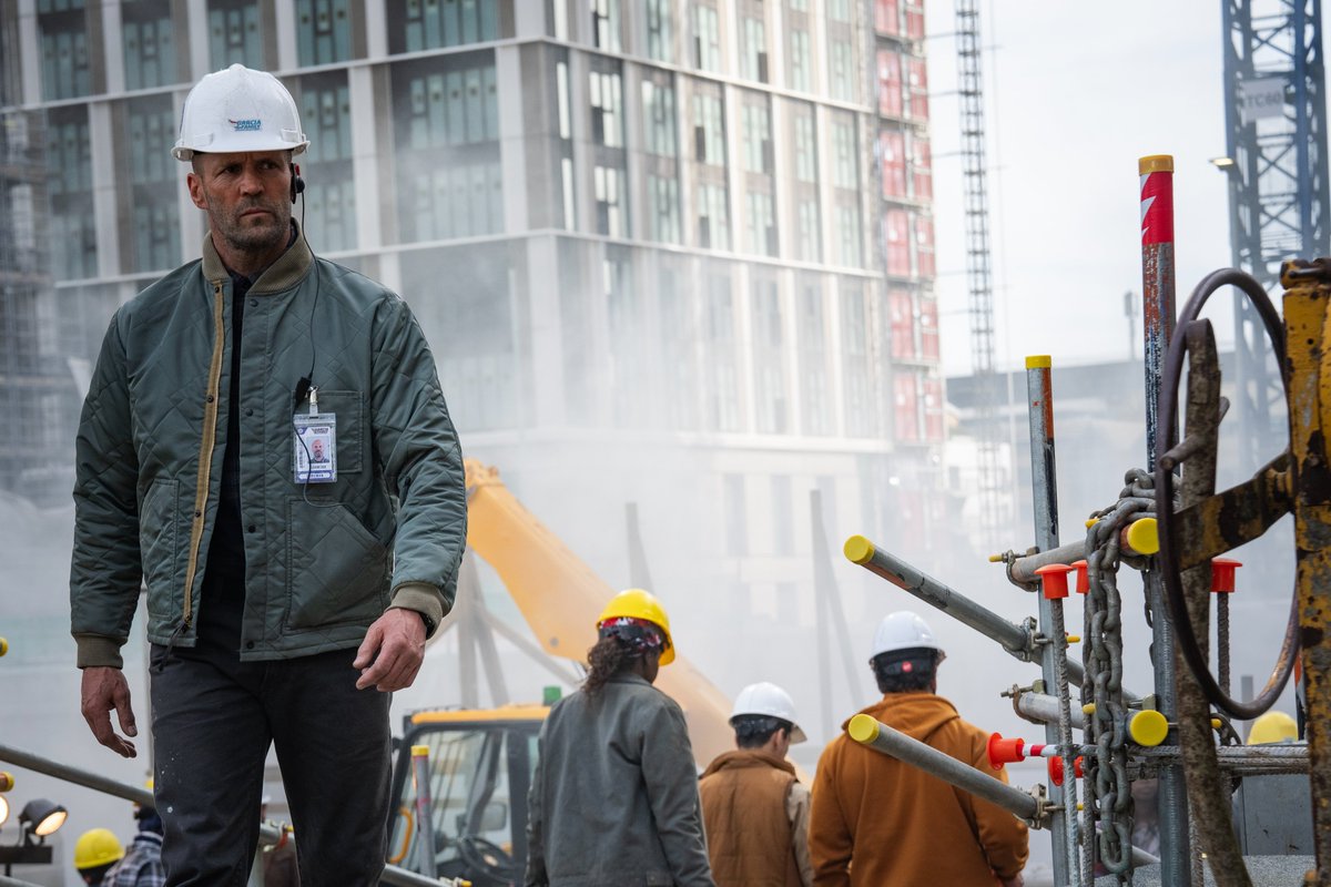 workingman_jp's tweet image. 全国のワーキングマンへ
🚨ステイサムから業務連絡🚨

主演 #ジェイソン・ステイサム への愛を
リプ欄で叫ぶんだ！！！

1週間のラストタスクをこなして
週末は全力で遊びまくろう🔥

━━━━━━━━━━
映画『#ワーキングマン』
2026.1.2(fri)新宿バルト9ほか全国公開🚧
