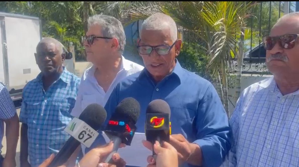 _FrenteAmplioRD's tweet photo. El Frente Amplio también se movilizó en las oficinas de Mao-Valverde, Santiago de los Caballeros, y Baní-Peravia, exigiendo castigo ejemplar a los corruptos del SeNaSa.

#FrenteAmplioRD #EnDefensaDeLaSalud #LaCorrupciónNosRobaLaVidayLaSalud #NoAlRoboEnElSeNaSa https://t.co/VvPkZHLknz