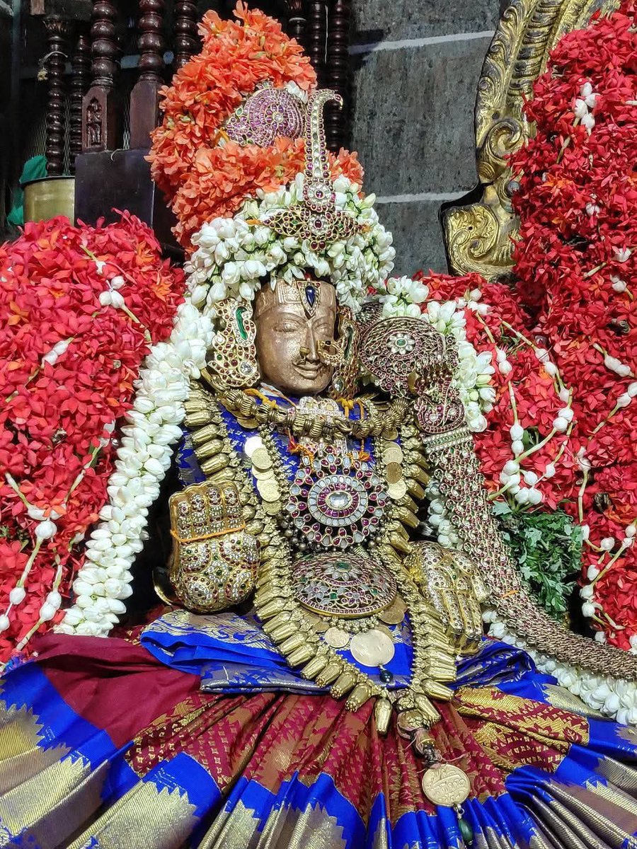 JournoPG's tweet photo. திருஇந்தளூர் ஸ்ரீ பரிமள ரங்கன் சன்னதி ஸ்ரீ பரிமள ரெங்கநாயகி தாயார்.
#Thiruindhalur #ParimalaRanganayaki https://t.co/aU0uzYleZP
