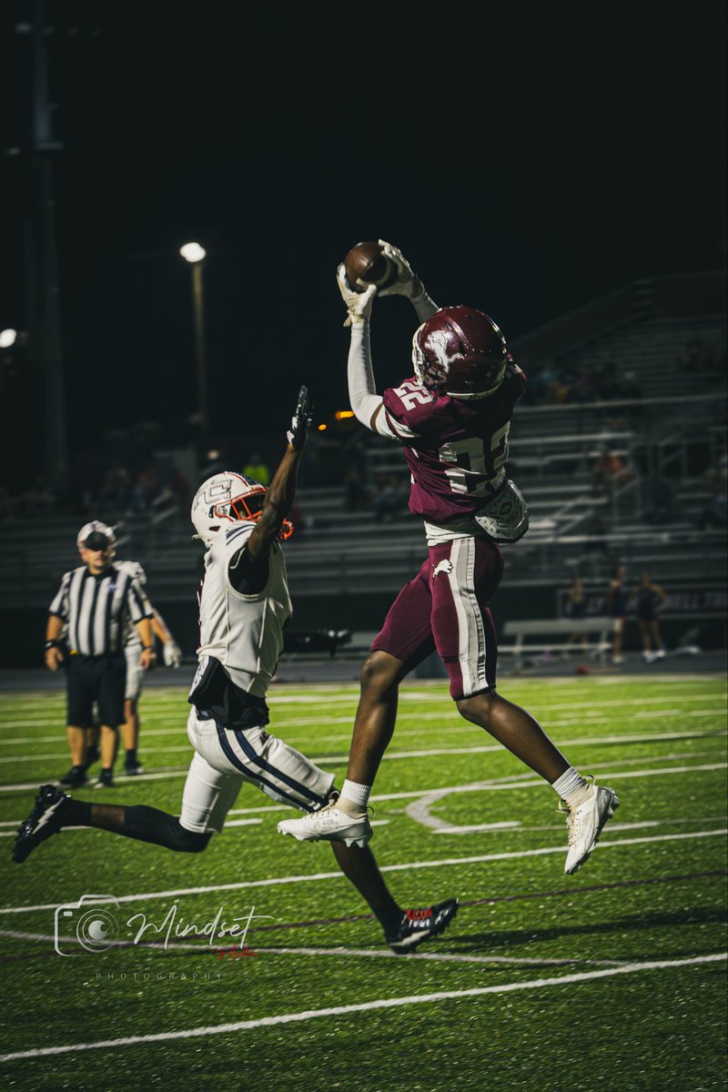mindsetmediastd's tweet photo. I’m honestly surprised I caught this one but this is definitely the #ShotOfTheNight Jordan Kendrix with the TD Catch to seal the victory against Haralson County tonight!! @LIONSTRONGFB #MiNDSETMedia #tdcatch #fnl #fridaynightlights #athlete #upnext #sportsphotography https://t.co/RZFNRQzzS5