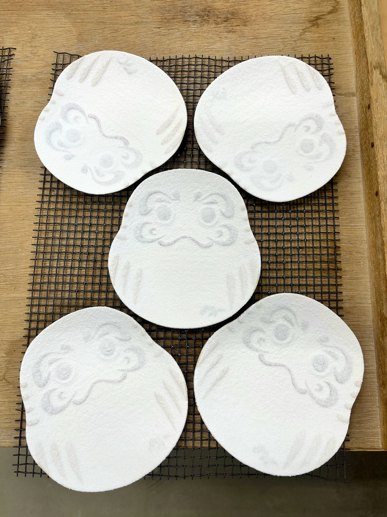 ◻️作家 アセビマコトさん◻️デルフト皿 2点 アセビマコト 個展》Discover Japan Lab.で出合えるうつわ作品