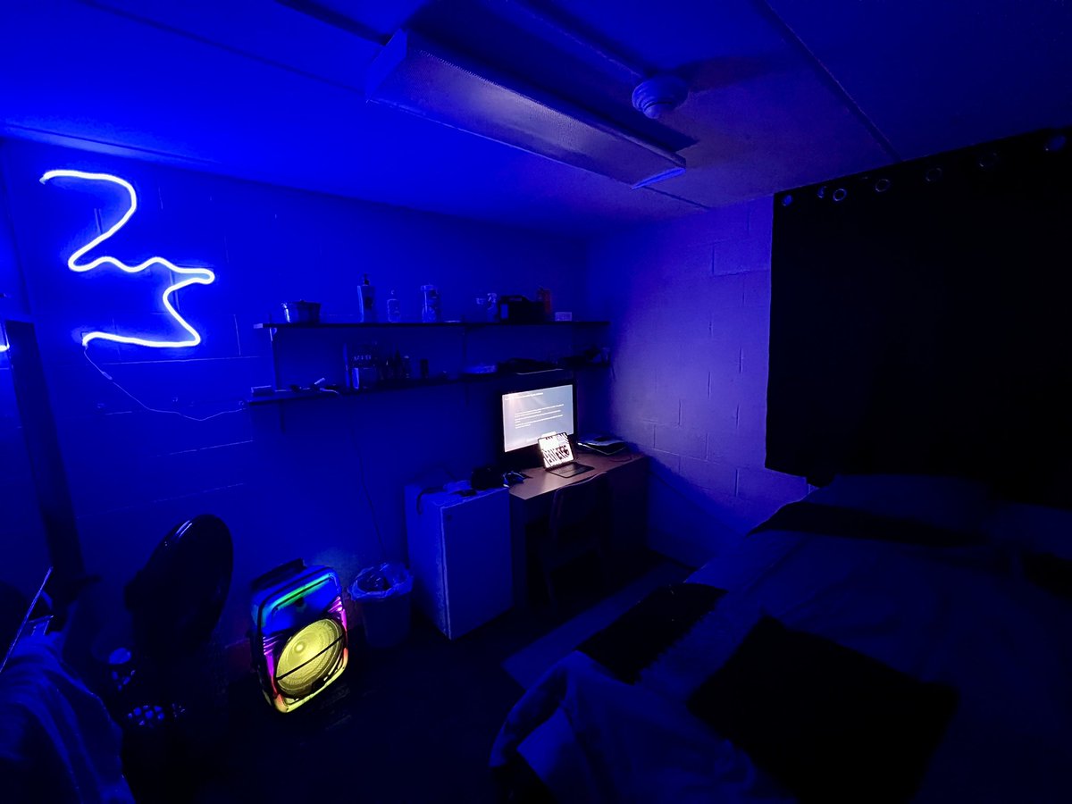 threshyops's tweet image. Threshy-Ops’ top dorm room!

@CoachMillerBC @Coach_CWright_ @teeterf @jdeddy20 @SmithInspire @CoachTizzy @TheTerryCook @jwlawson1