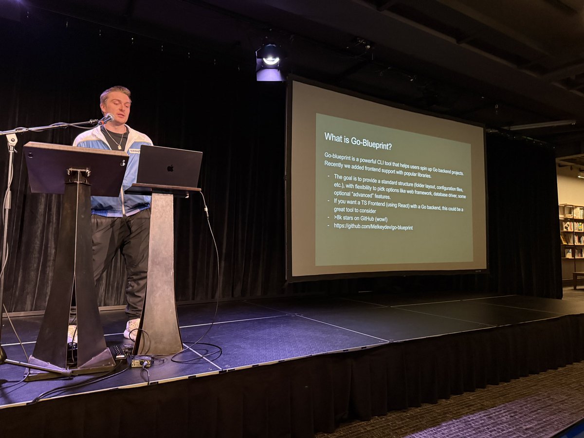 ryan7vv's tweet image. Got to see some of my YouTube favs live at #cascadiajs today @kentcdodds @jherr @MelkeyDev