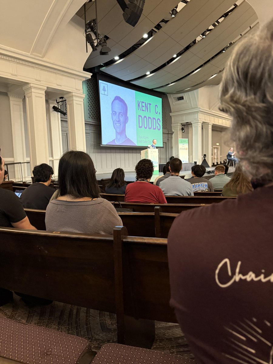 ryan7vv's tweet image. Got to see some of my YouTube favs live at #cascadiajs today @kentcdodds @jherr @MelkeyDev