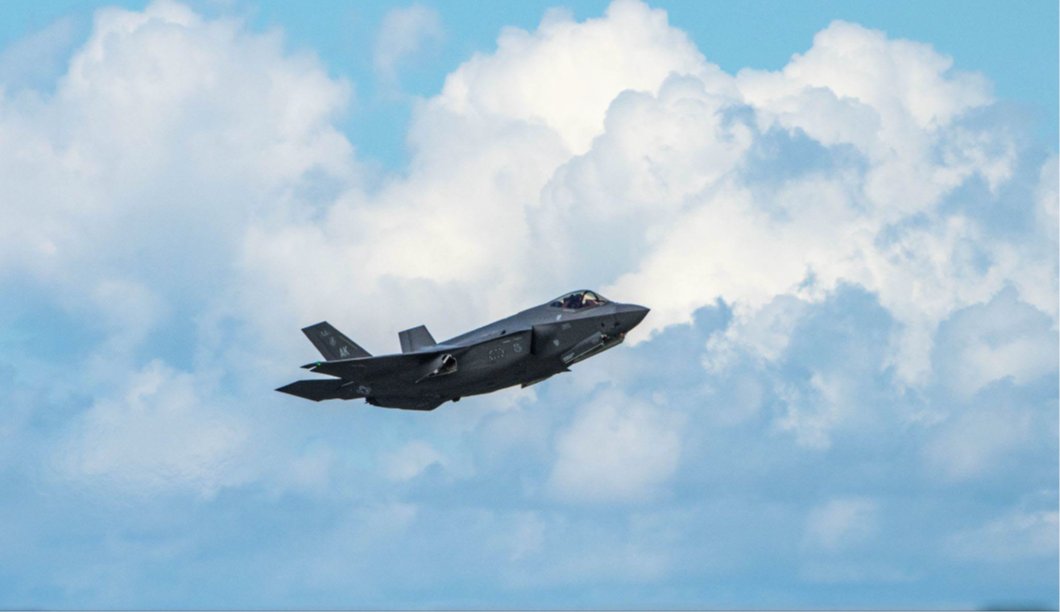 USPACOM's tweet photo. .@PACAF Airmen, @usnavy, and @JASDF_PAO_ENG fly from @KadenaAirBase during #FreedomEdge25, showcasing #trilateral security cooperation to strengthen deterrence and ensure peace across the region.
π #Japan
πΈ SrA Jamal Berry II / SSgt Gary Hilton https://t.co/a3qt6QgT8R